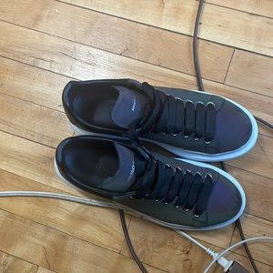 alexander mcqueens holographic